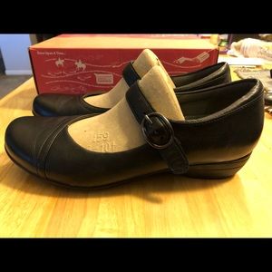 Like new Dansko Fawna Milled Nappa